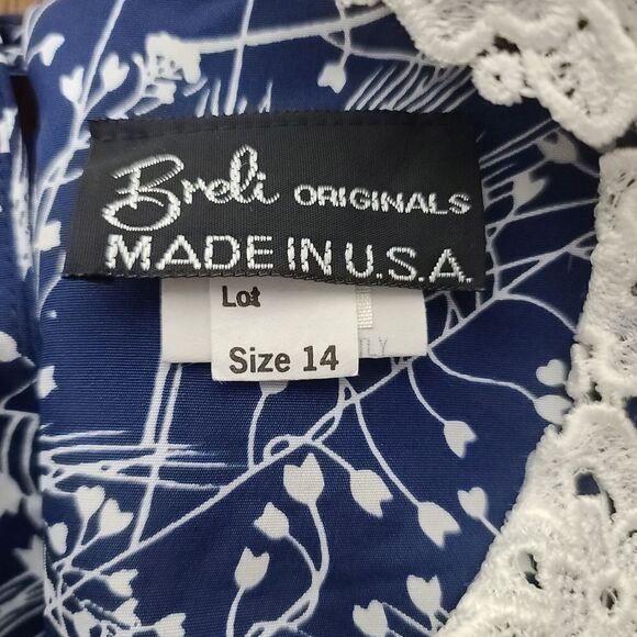 Vintage 70s Tulip Print Pleated Crochet Collar Dress - Picture 7 of 13